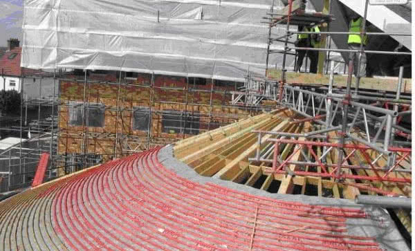 Nowoczesne materiały na dachu kościoła w Croydon